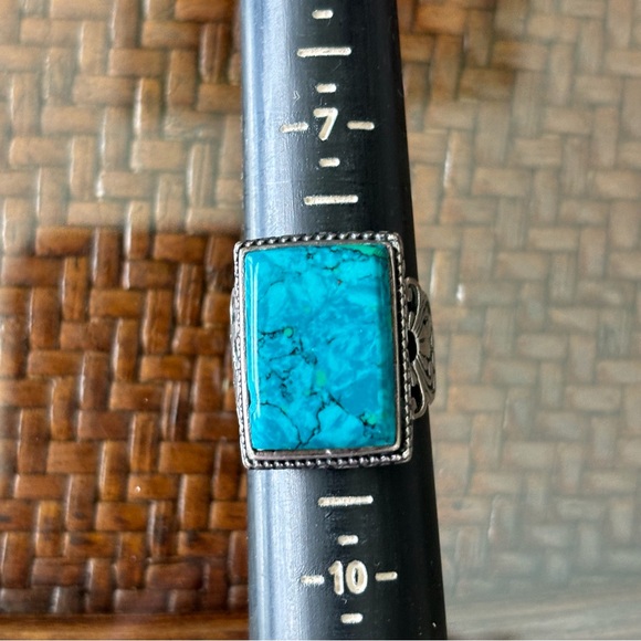 Beautiful Turquoise Ring with Detail on Sides 8 ¾ - Picture 3 of 6